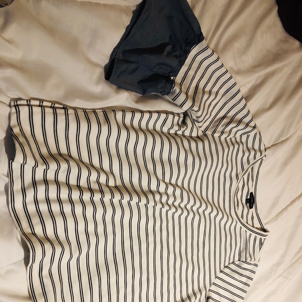 Casual striped blouse with chambray sleeves.